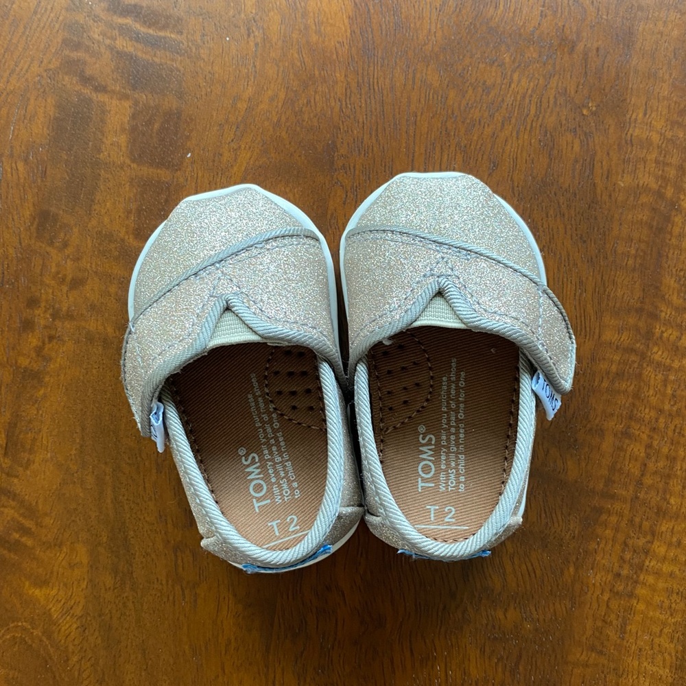 Toms Baby Sparkle Light Gold Shoes, NWOT, size 2